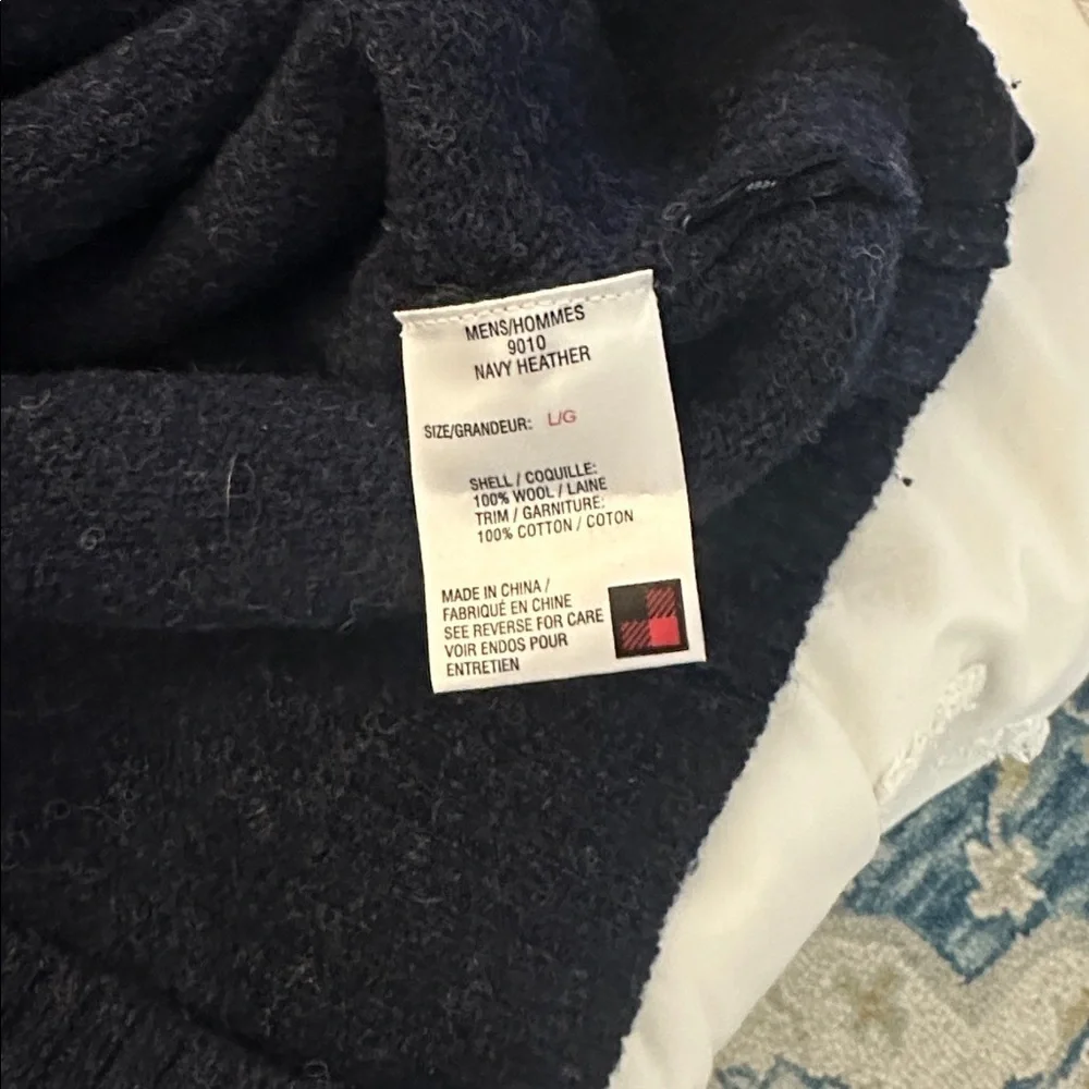 Wool rich men’s v neck 100% wool sweater size large elbow pads